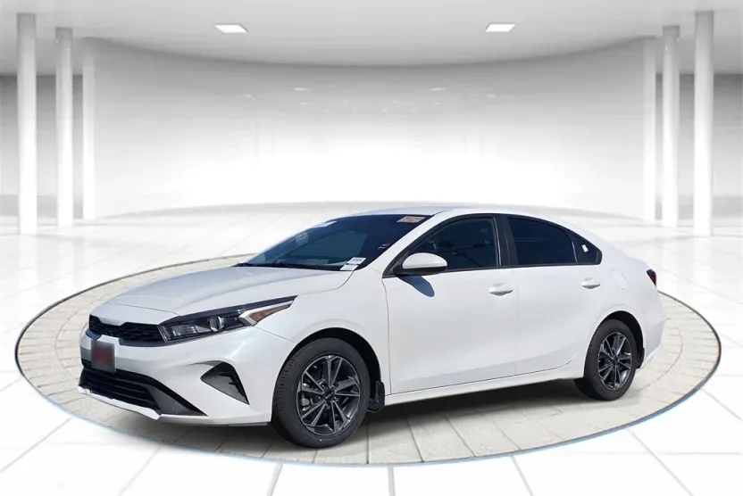2024 Kia Forte LXS photo 1