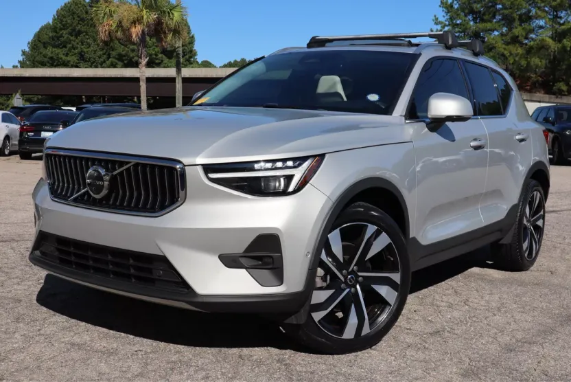 2023 Volvo XC40 Ultimate photo 1