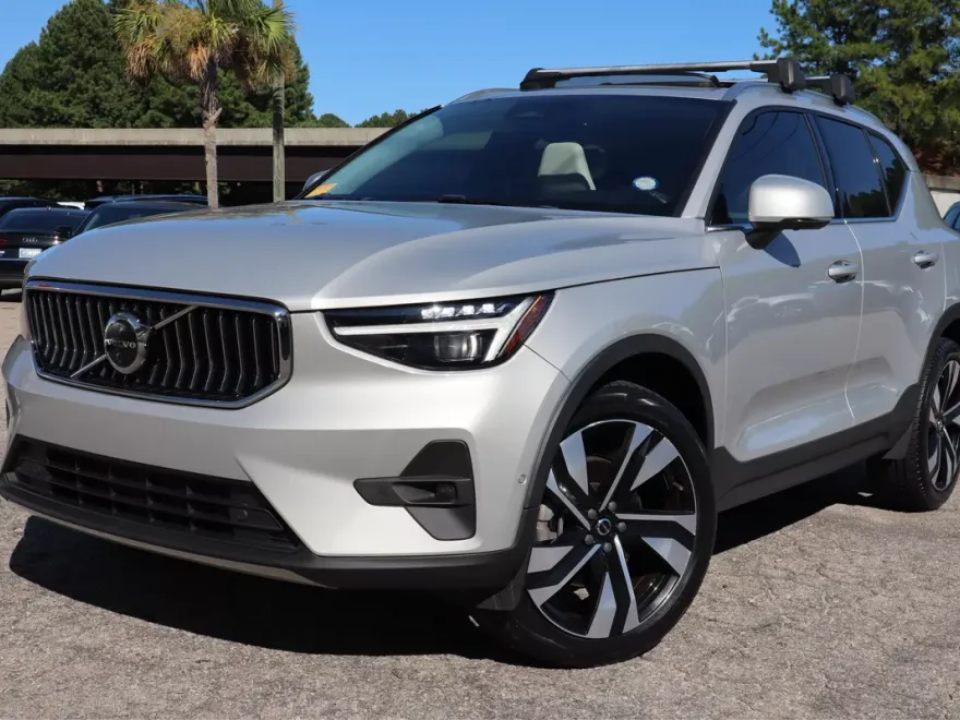 2023 Volvo XC40 Ultimate photo 1