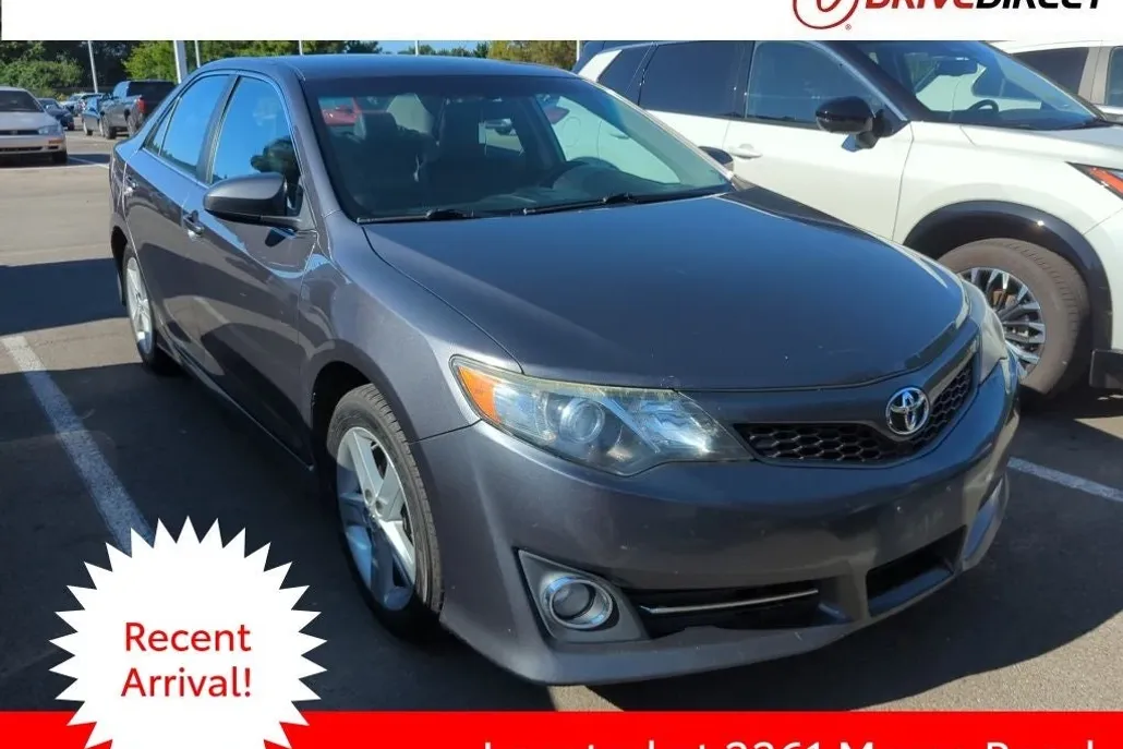 2014 Toyota Camry SE photo 1