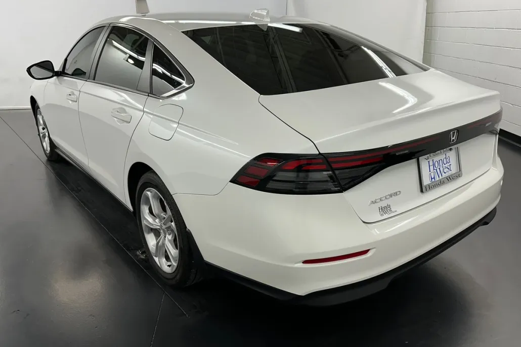 2023 Honda Accord LX photo 1