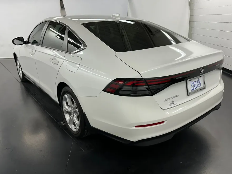 2023 Honda Accord LX photo 1