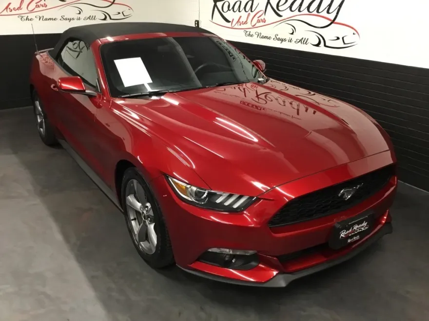 2016 Ford Mustang V6 Convertible photo 1