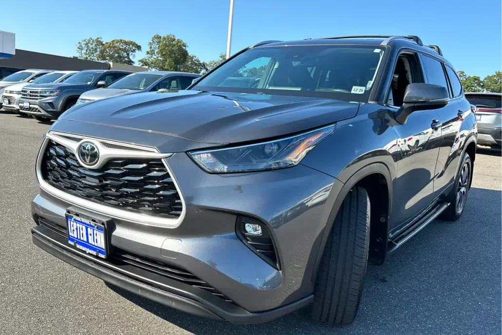 2022 Toyota Highlander XLE photo 1