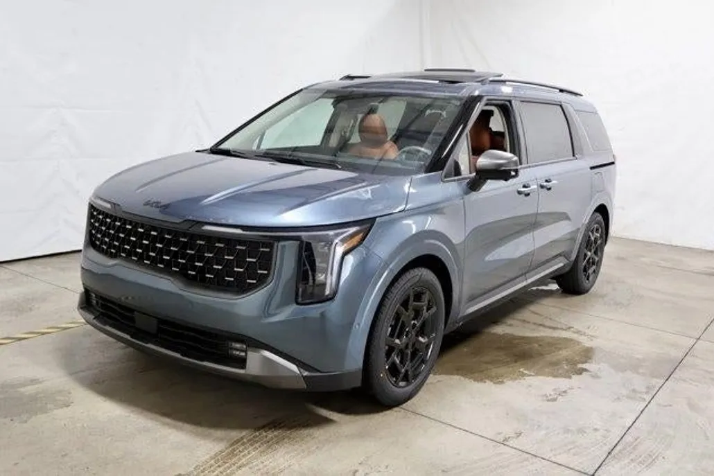 2026 Kia Carnival SX photo 1
