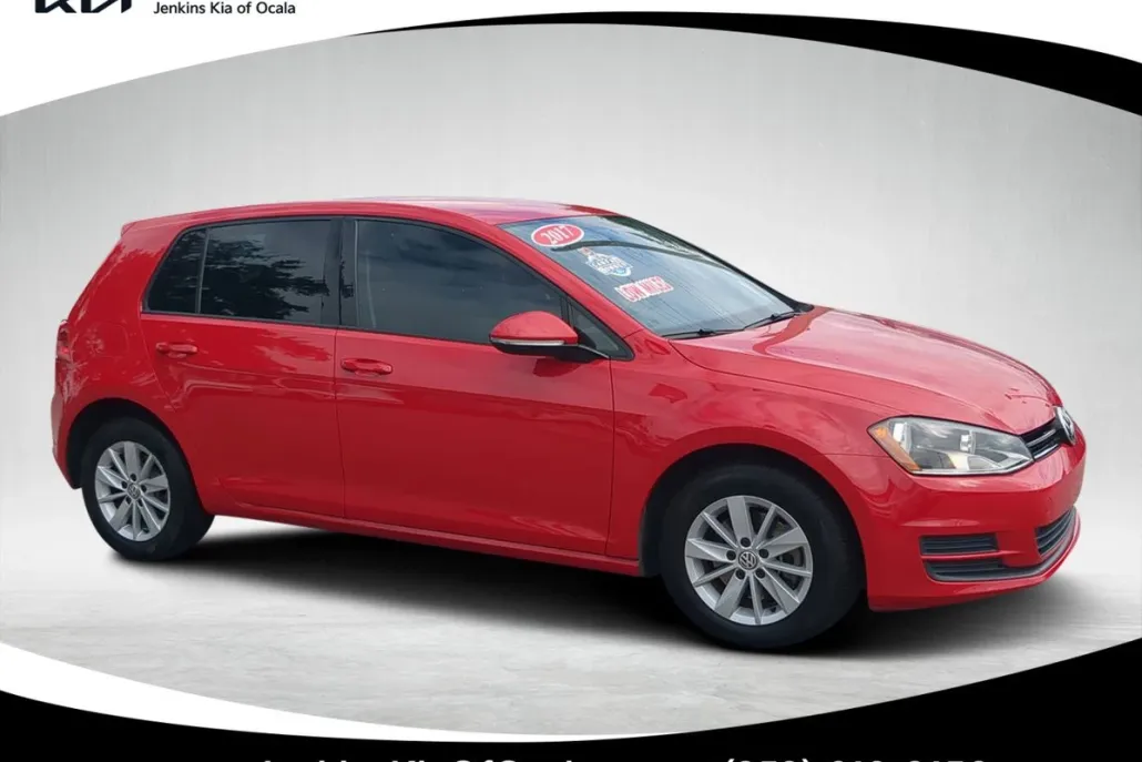 2017 Volkswagen Golf S photo 1