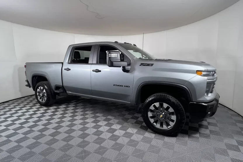 2024 Chevrolet Silverado 2500HD Custom photo 1