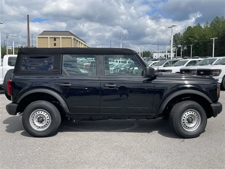 2025 Ford Bronco Base photo 1