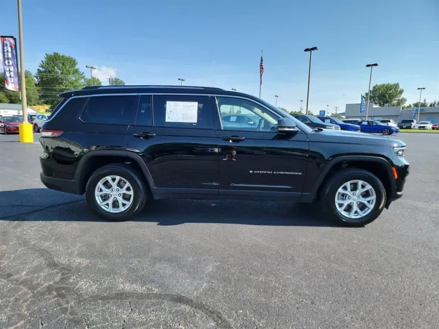 2023 Jeep Grand Cherokee Limited photo 1