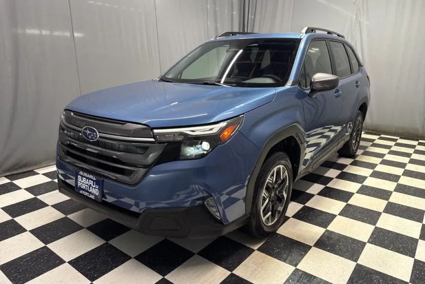 2025 Subaru Forester Premium photo 1