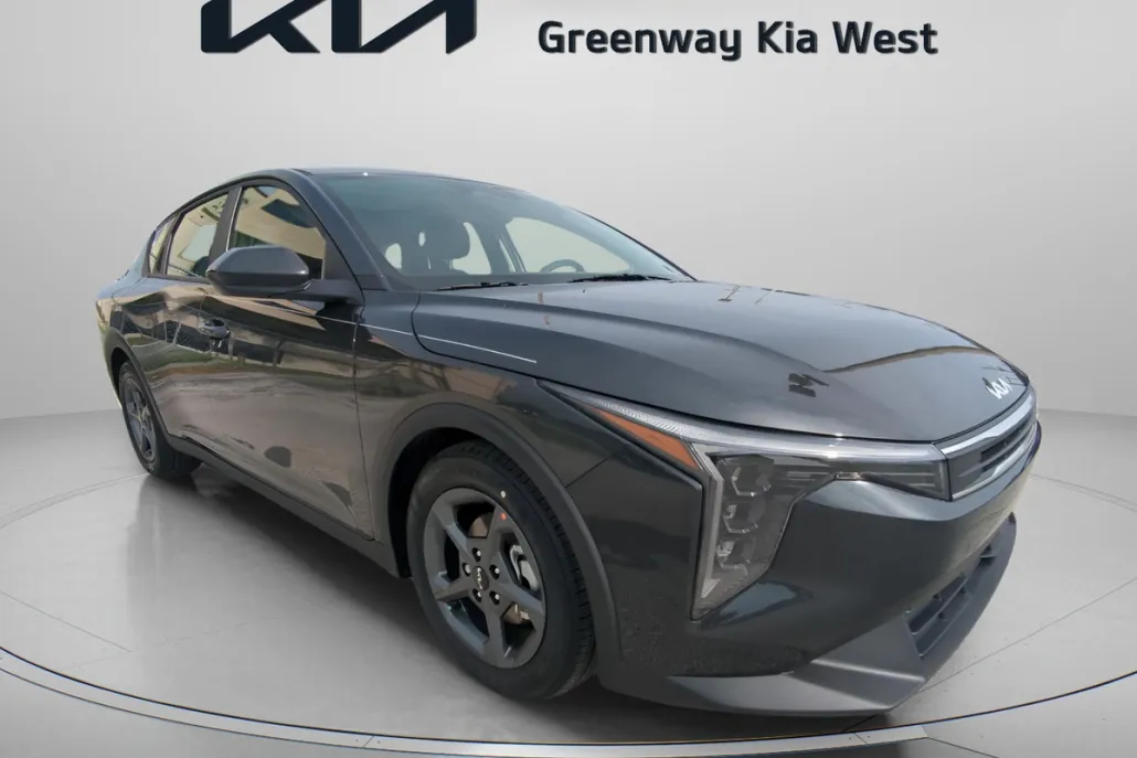 2025 Kia K4 LXS photo 1