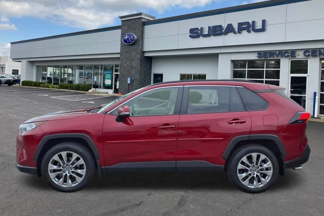 2019 Toyota RAV4 XLE Premium photo 1