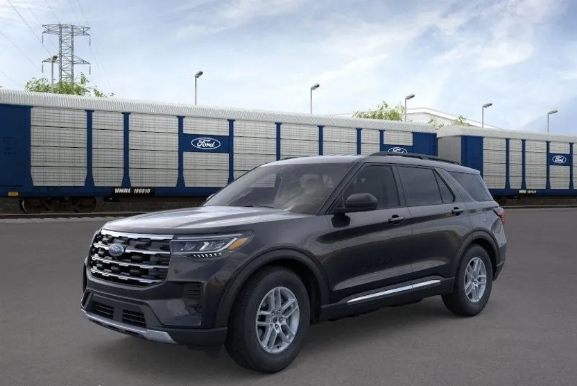 2025 Ford Explorer photo 1