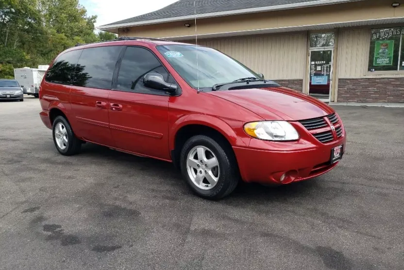 2005 Dodge Grand Caravan SXT photo 1