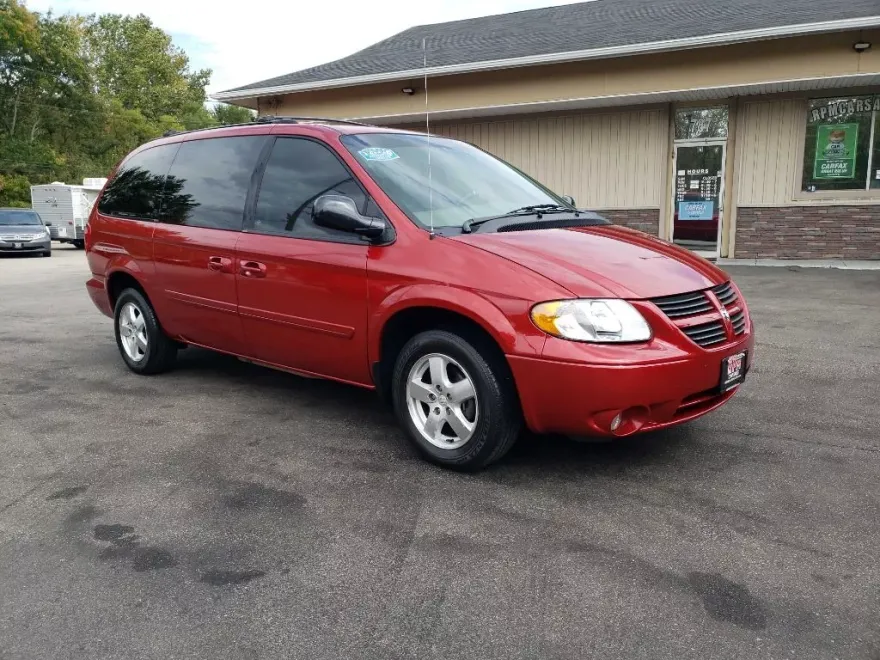 2005 Dodge Grand Caravan SXT photo 1