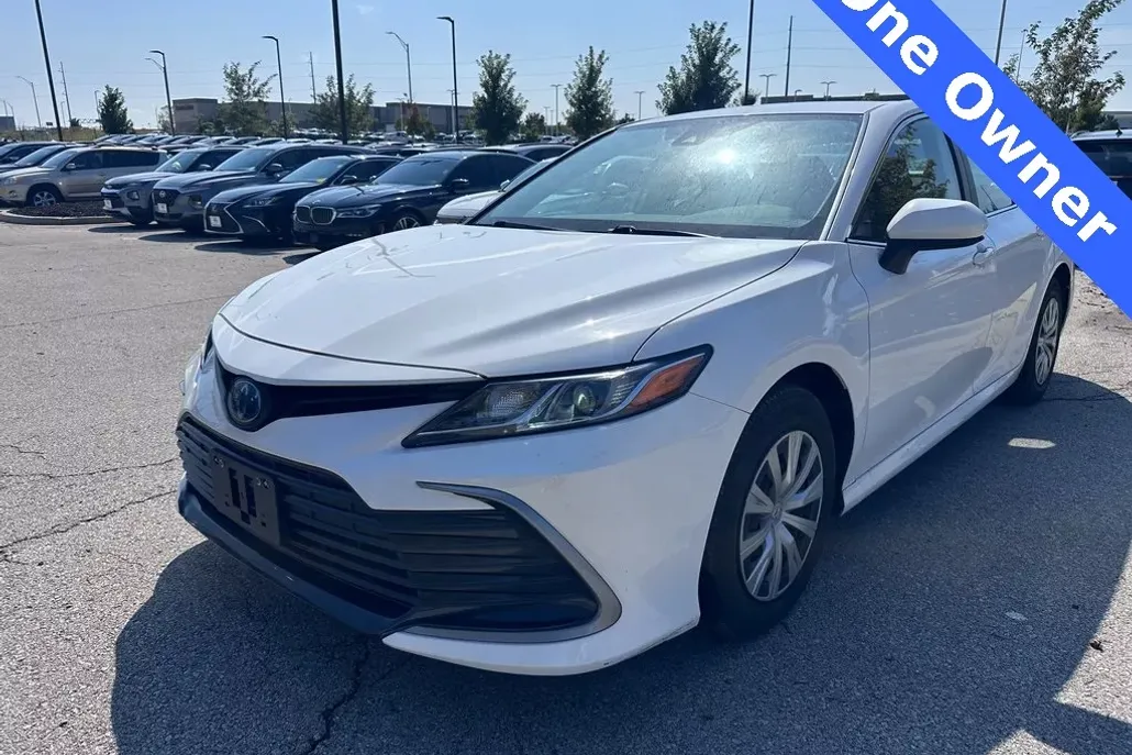 2023 Toyota Camry Hybrid LE photo 1