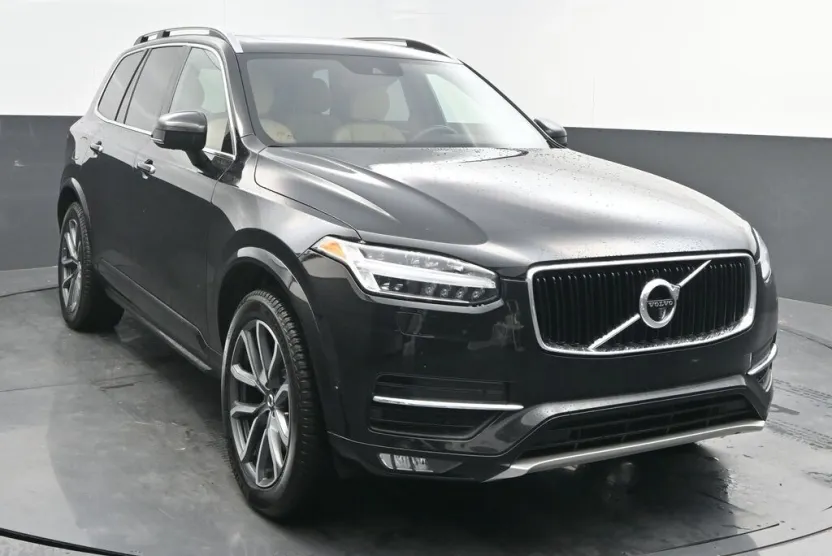 2017 Volvo XC90 T6 Momentum photo 1