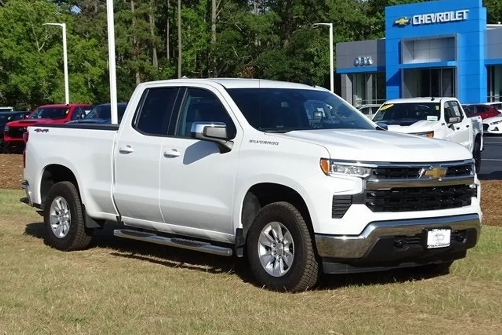 2024 Chevrolet Silverado 1500 LT1 photo 1