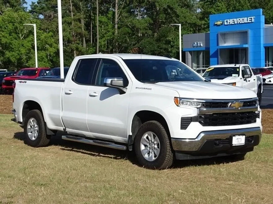 2024 Chevrolet Silverado 1500 LT1 photo 1
