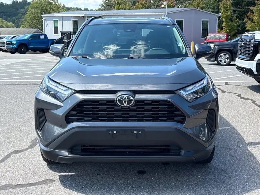 2023 Toyota RAV4 XLE photo 1