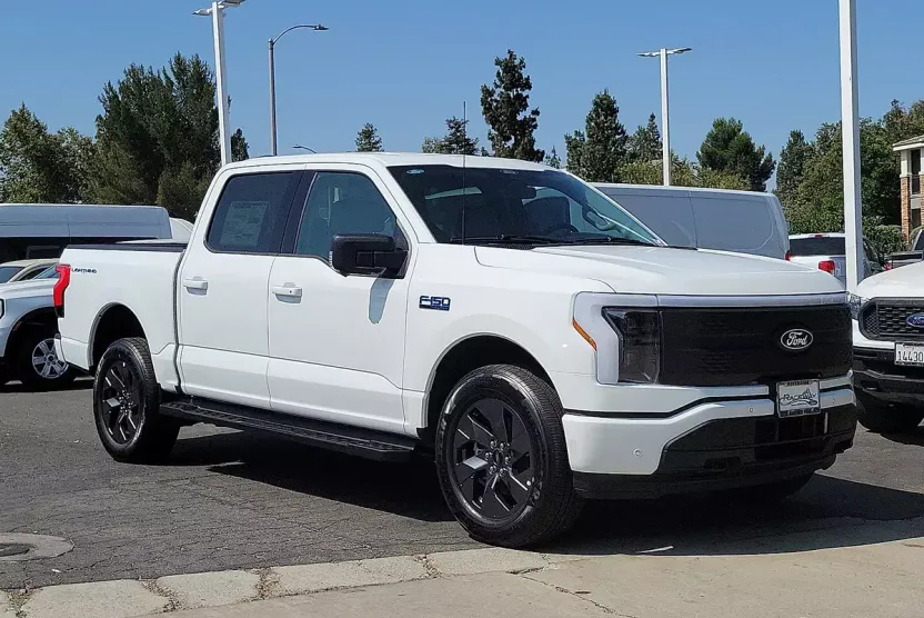 2025 Ford F-150 Lightning photo 1