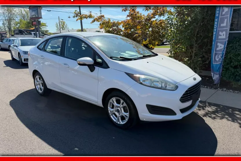 2016 Ford Fiesta SE photo 1