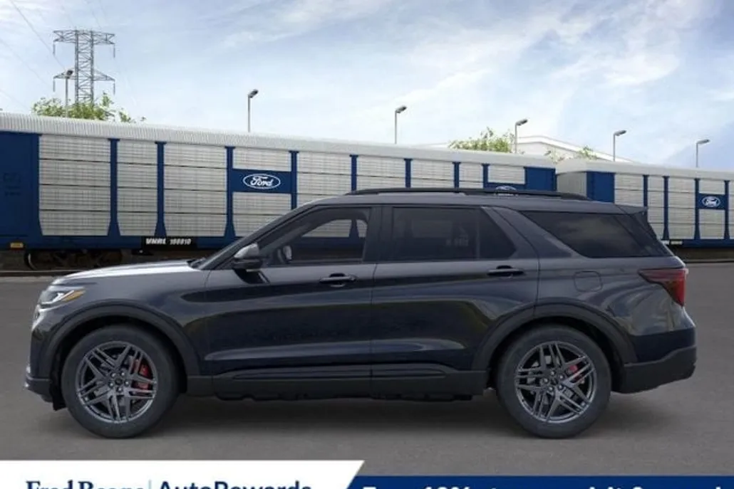 2025 Ford Explorer ST photo 1