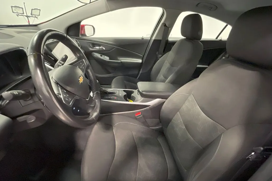 2018 Chevrolet Volt LT photo 1
