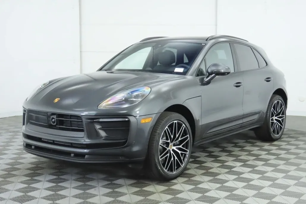 2025 Porsche Macan Base photo 1