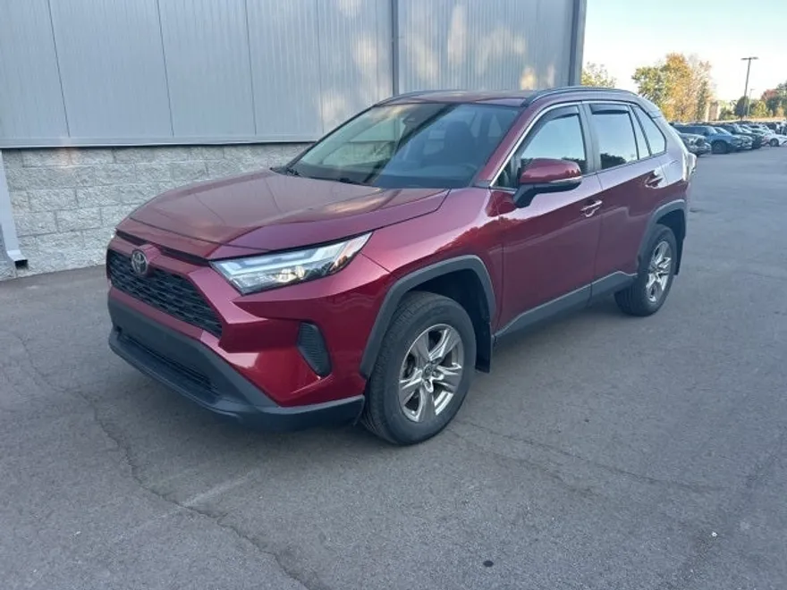 2022 Toyota RAV4 XLE photo 1