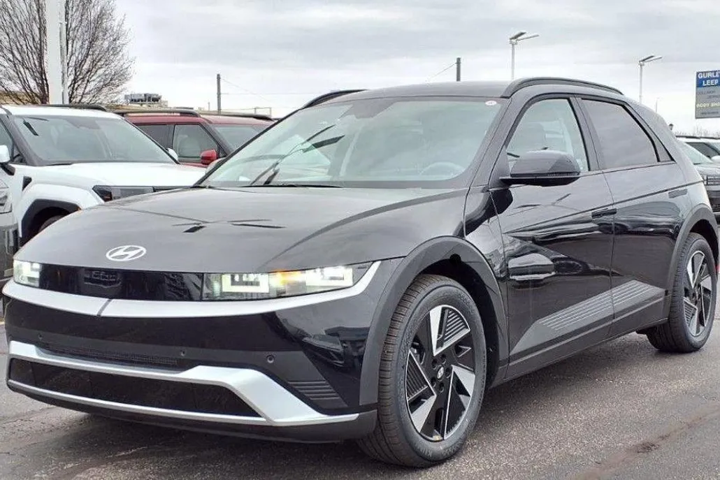 2025 Hyundai Ioniq 5 SEL photo 1