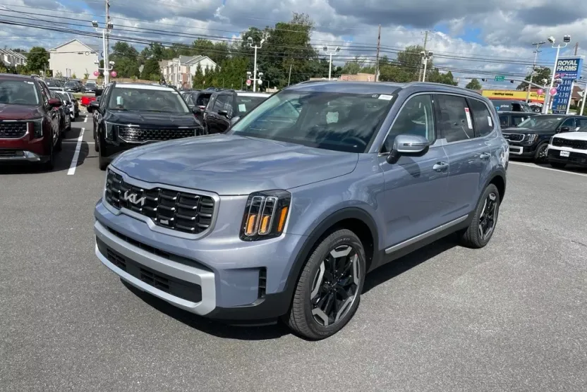 2025 Kia Telluride S photo 1