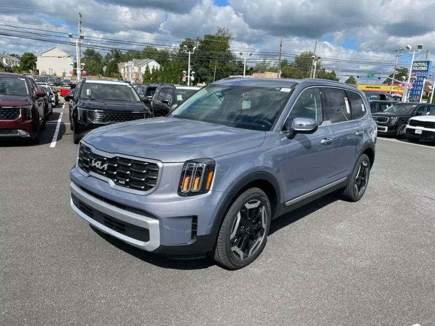 2025 Kia Telluride S photo 1