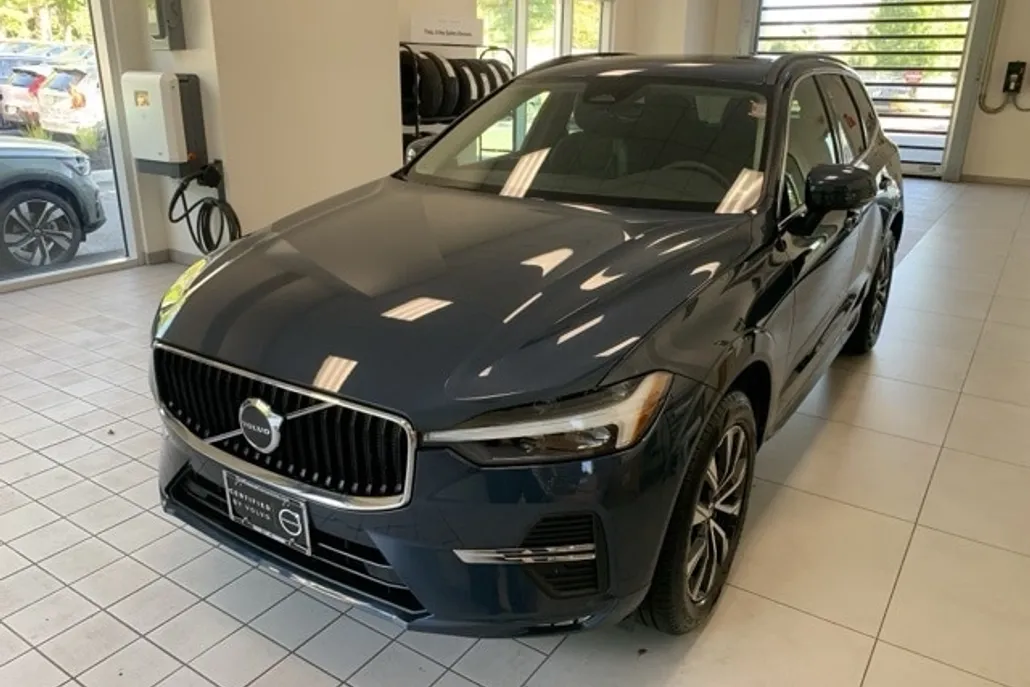 2023 Volvo XC60 B5 Core photo 1