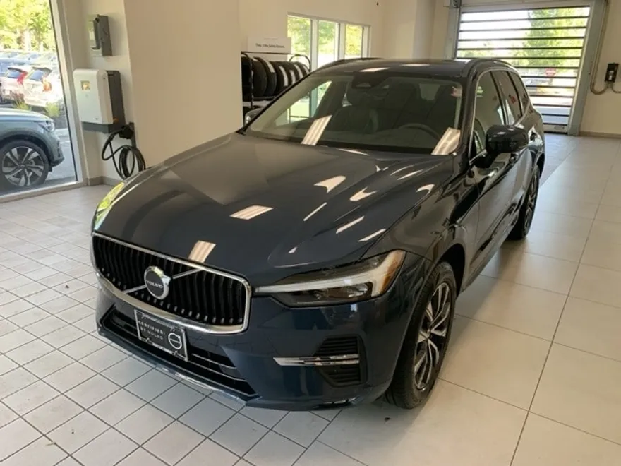 2023 Volvo XC60 B5 Core photo 1