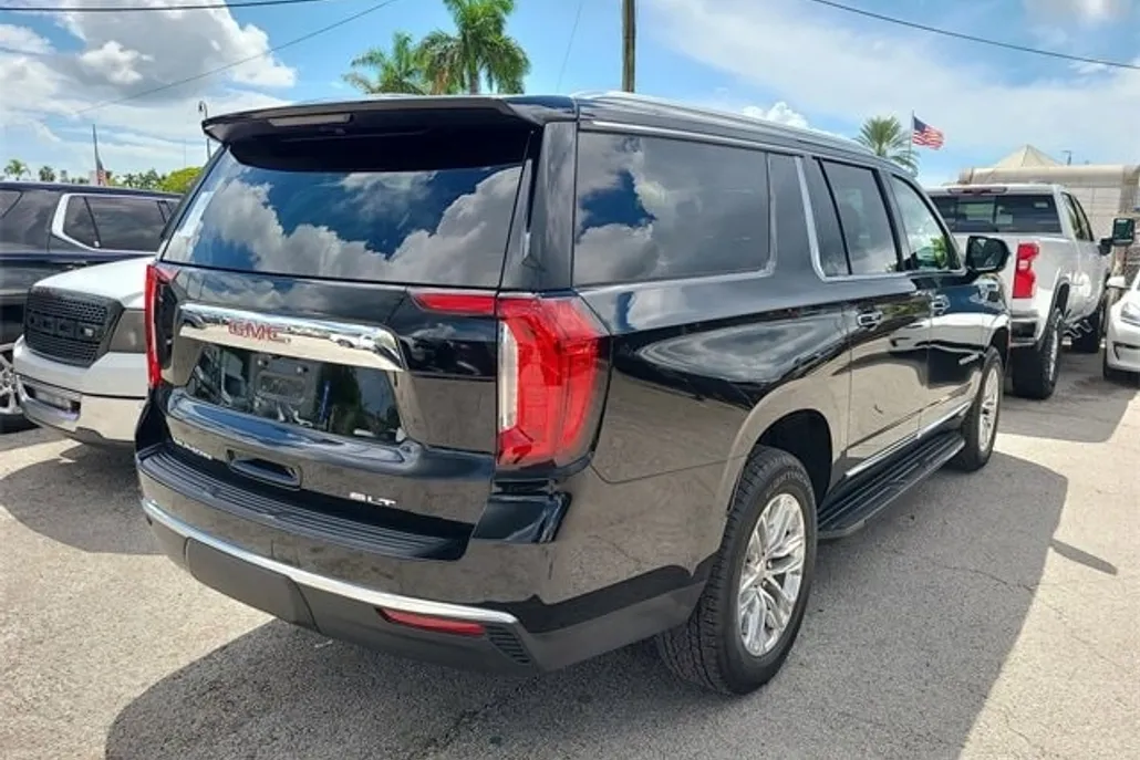 2024 Gmc Yukon XL SLT photo 1