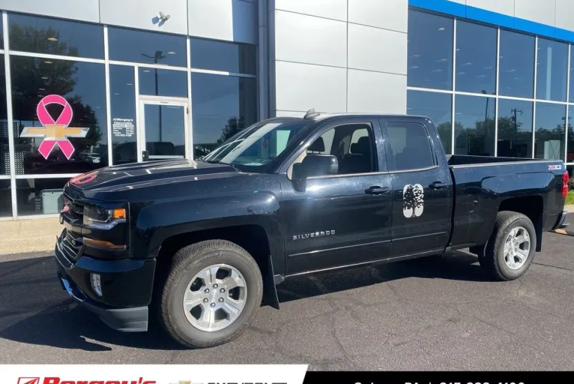 2017 Chevrolet Silverado 1500 LT photo 1