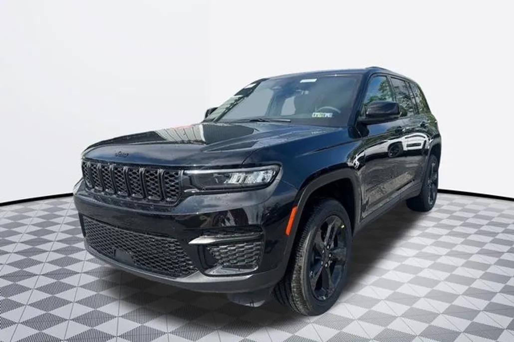 2025 Jeep Grand Cherokee Laredo photo 1