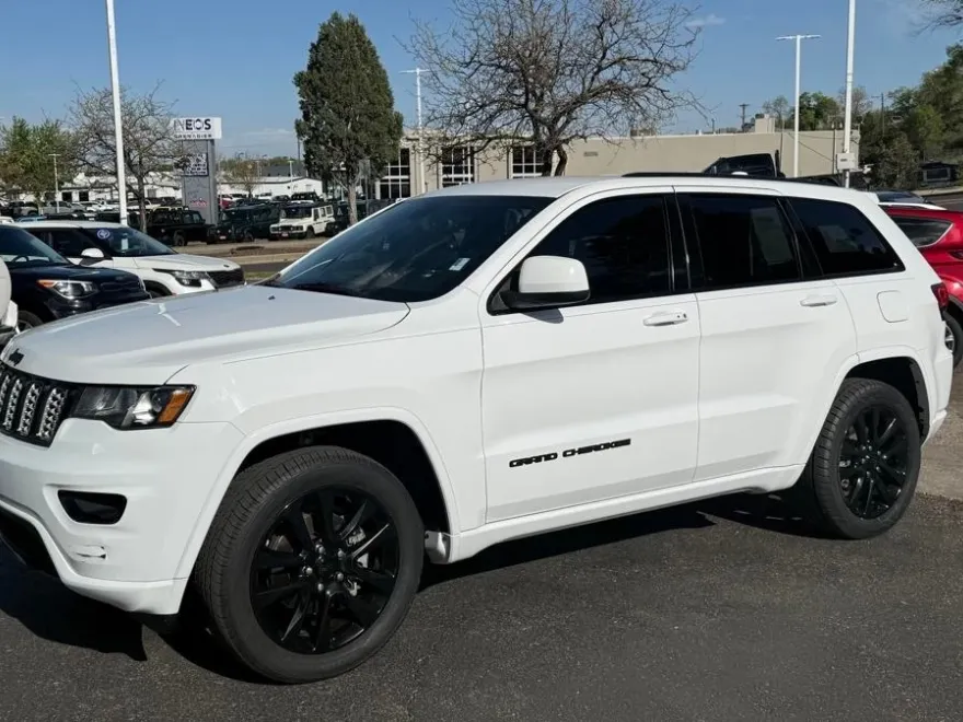 2020 Jeep Grand Cherokee Altitude photo 1