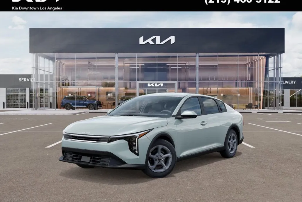 2025 Kia K4 LXS photo 1