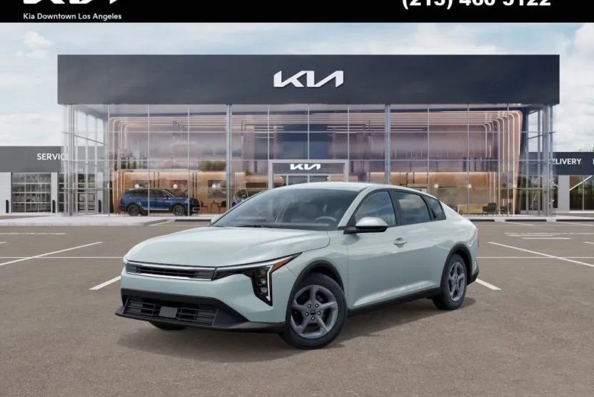 2025 Kia K4 LXS photo 1