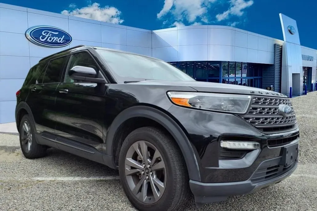 2022 Ford Explorer XLT photo 1