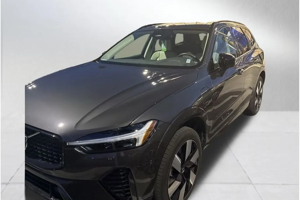 2025 Volvo XC60 Hybrid T8 Plus photo 1