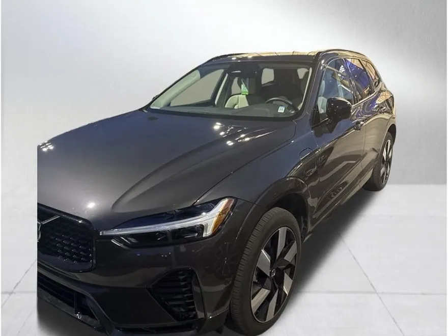 2025 Volvo XC60 Hybrid T8 Plus photo 1