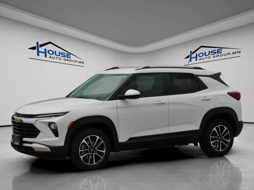 2025 Chevrolet Trailblazer LT photo 1