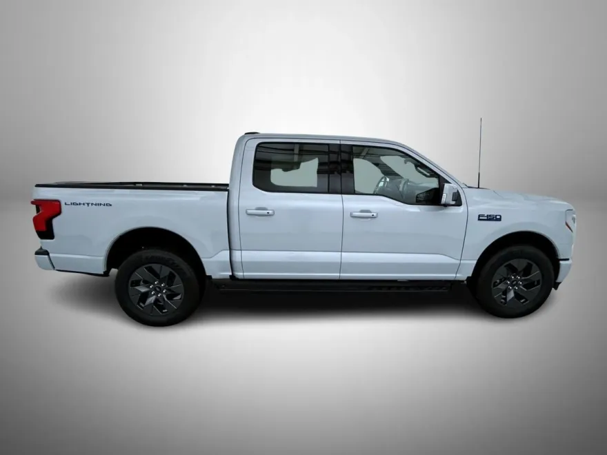 2025 Ford F-150 Lightning Lariat photo 1