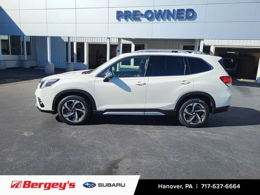 2022 Subaru Forester Touring photo 1