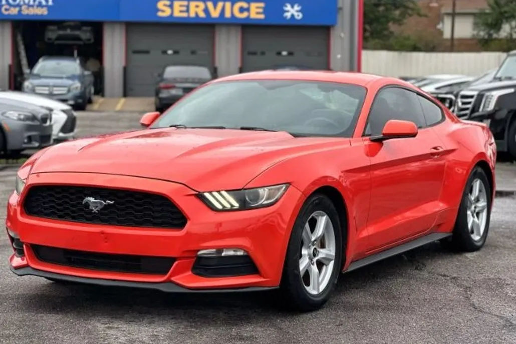 2015 Ford Mustang V6 photo 1