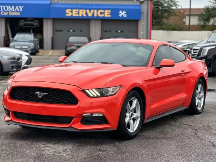2015 Ford Mustang V6 photo 1