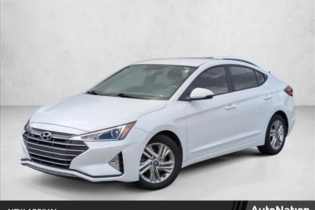 2020 Hyundai Elantra SEL photo 1